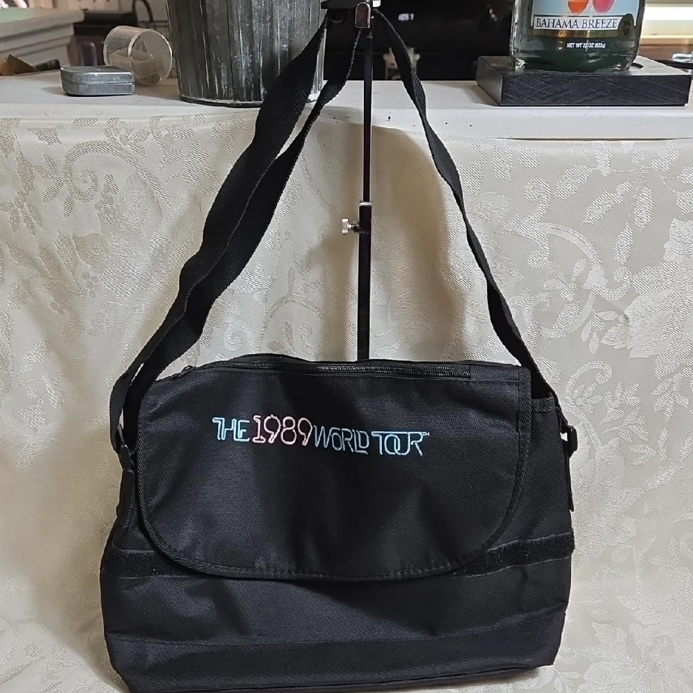 Taylor Swift 1989 World Tour Black Laptop Shoulder Bag